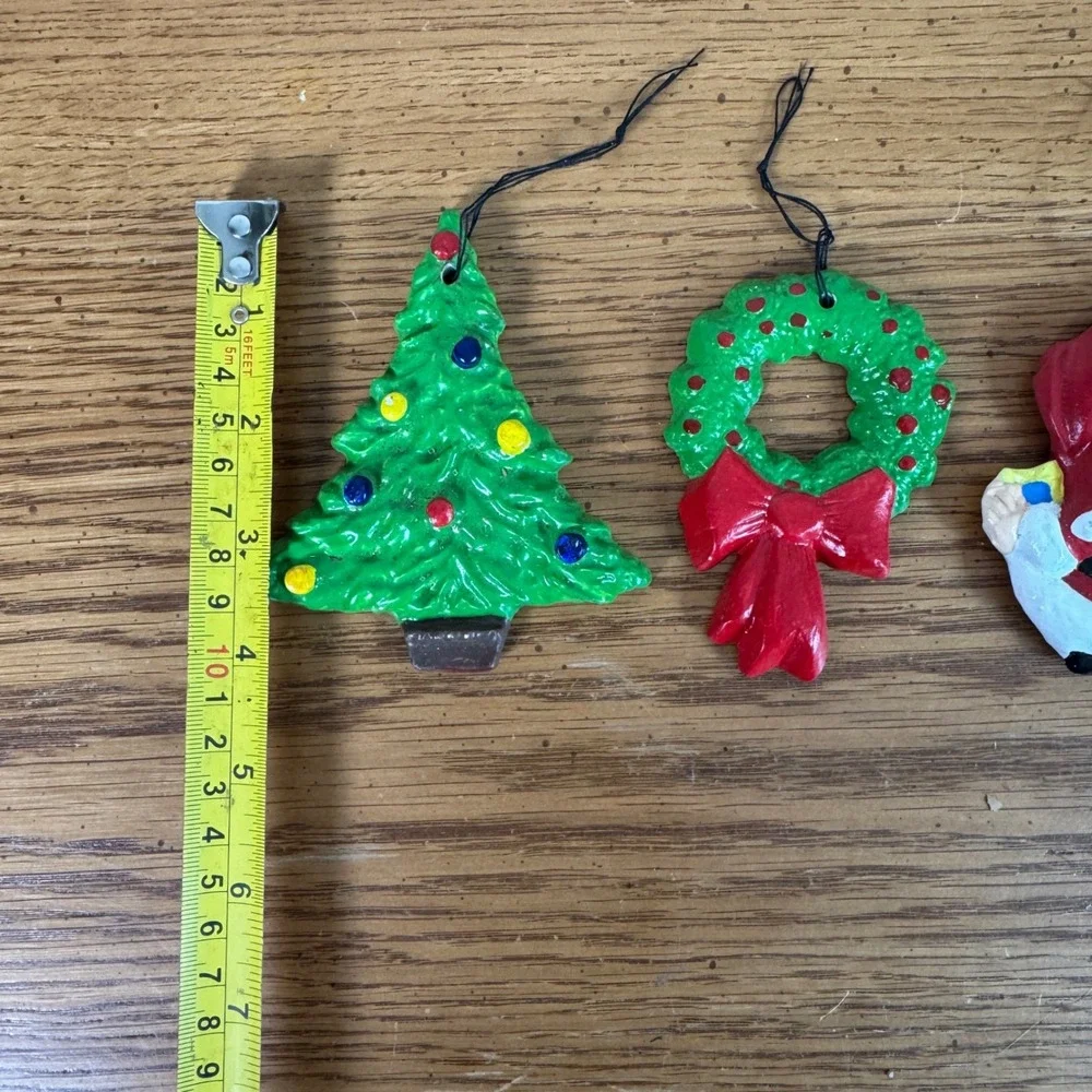 Vintage Hand Painted Ceramic Christmas Ornaments Set Santa Wreath Tree 3pc‎